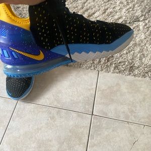 Nike Kids' Grade School LeBron 18 Basketball Shoes